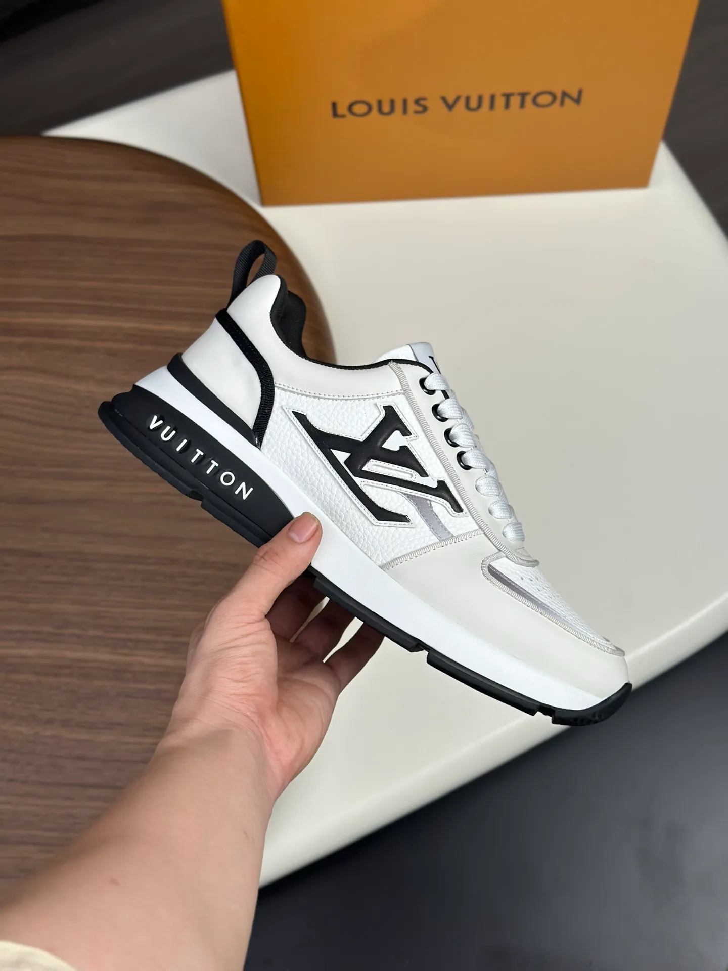 Men's shoes💰820 Lv 🔍Top purchasing agent🇮🇹 Louis Vuitton, the sports sneaker counter is synchronized, the uppers are imported from Italy, high-quality splicing colorful and complex crafts, the imported mesh padding is soft and comfortable, soles: original soles specially provided by the original factory, T men's men's shoes 💰U exclusive movable molded soles are super comfortable, original factory and single goods, 🔍🔍high quality, you can enter and leave the counter at will, welcome to compare, code number 38-44 (customized 45)